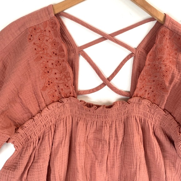 LUQ Dusty Coral shortsleeved eyelet smocked top, Size XL, NWT - Picture 3 of 7